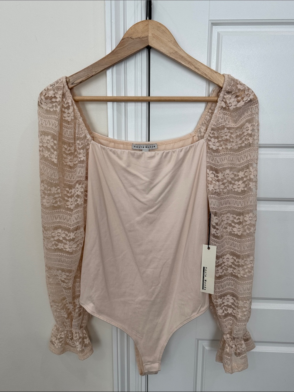 NEW Haute Monde Boutique Bodysuit Peachy Nude Neutral Lace Sleeves, size Medium